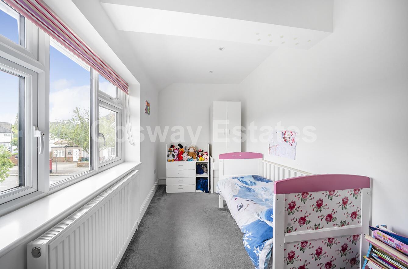 Derwent Avenue, Mill Hill